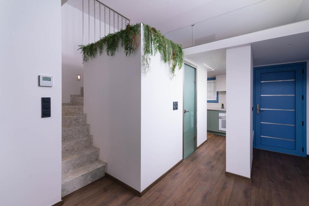 Suites De Luxe Katerina Kokkinos Pirgos Exterior photo
